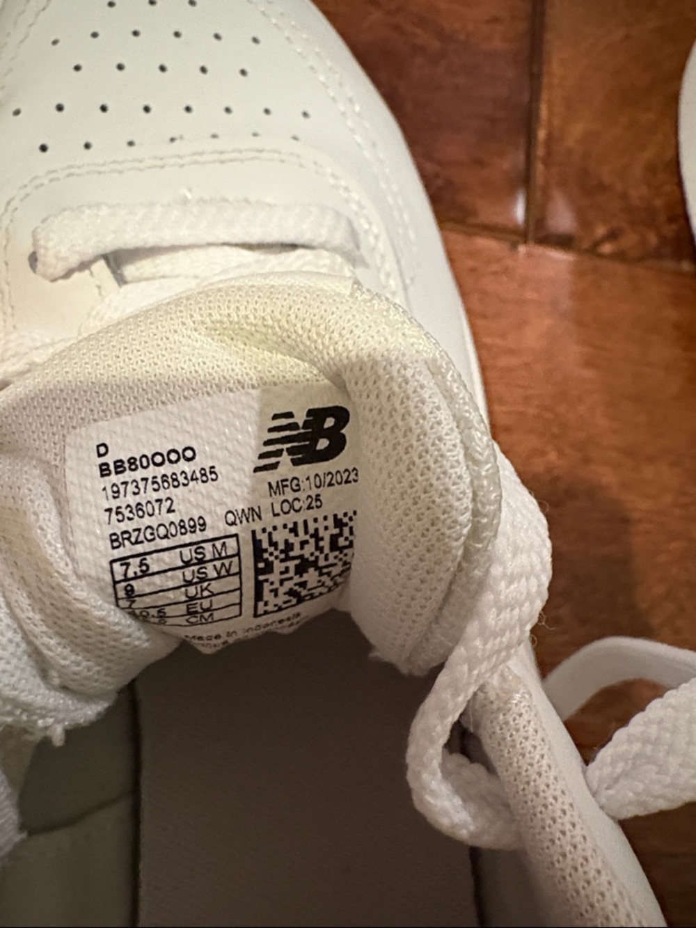 New Balance White Women's Sneakers Size 9 OR Men’s Size 7.5 - Picture 3 of 4